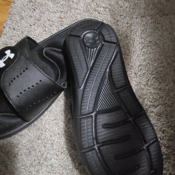 Womens under armour and new balance sandals - Picture 2 of 4